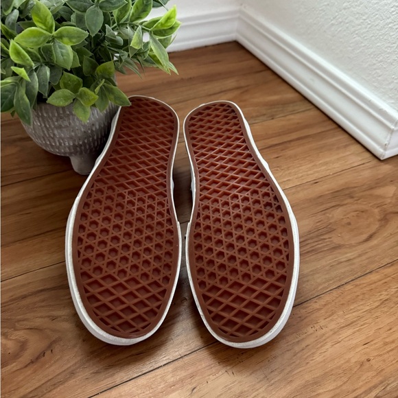 ~EUC Vans Black and White Canvas Shoes~ - Picture 5 of 5